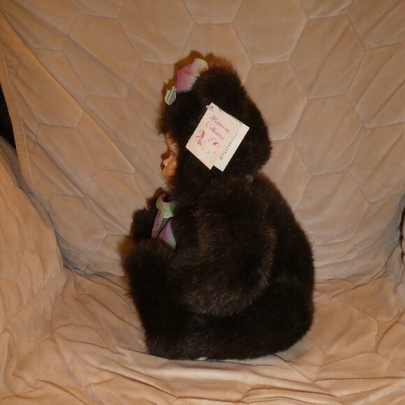 Vintage Porcelain Doll Face Musical Bear Heirloom Collections Signed 1996 - Picture 7 of 16